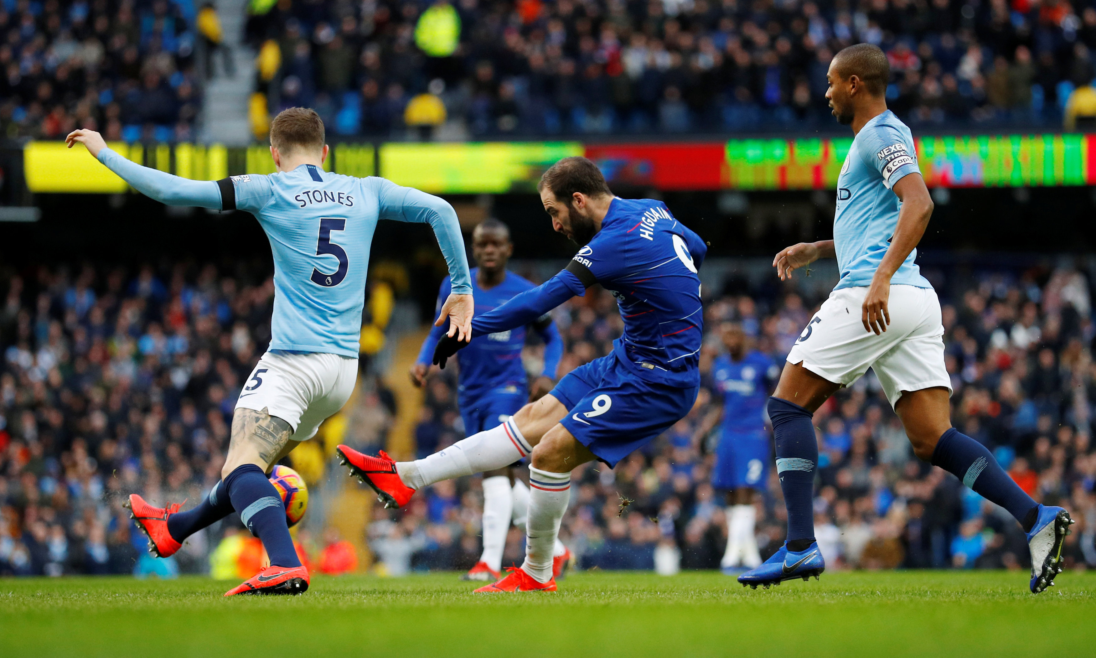 收官战梭鱼湾球市火热，大连英博小程序各价位球票均显示售罄（梭鱼湾收官战一票难求 大连英博小程序各档位已售罄）