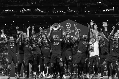 定了？老詹一到两年就退役？除非海外淘金还真差不多（老詹或1-2年内退役，除非转战海外淘金）