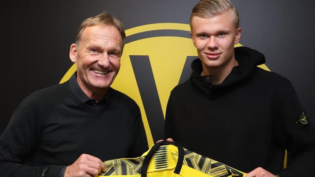 拜仁官方：帕夫洛维奇、比朔夫因病缺席，金玟哉膝盖受伤（拜仁通报：帕夫洛维奇、比朔夫因病缺阵，金玟哉膝部受伤）