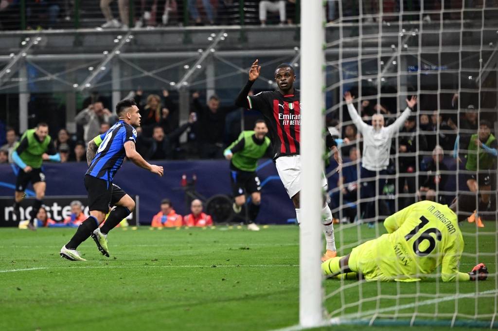 铁卫主场首球比肩C罗，曼联1-1西汉姆联，反超利物浦升英超第八（铁卫主场处子球媲美C罗，曼联1-1西汉姆，力压利物浦升至英超第八）