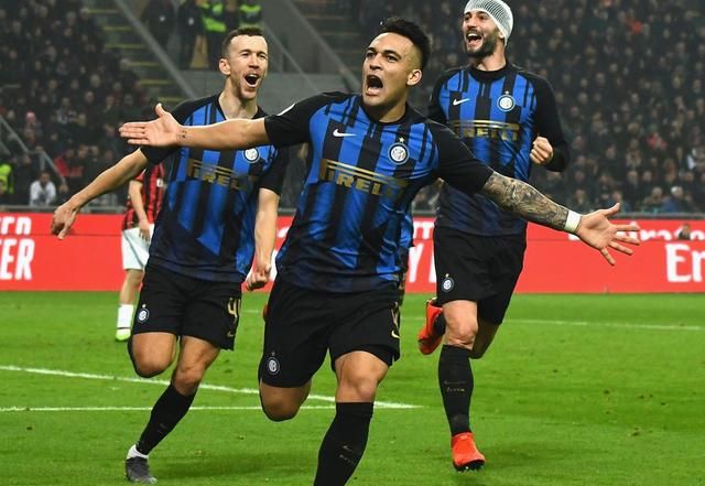 记者：罗马联系法比奥-席尔瓦团队，但若吉拉西离队他将留下（罗马已与法比奥-席尔瓦团队接触，若吉拉西离队他将选择留队）