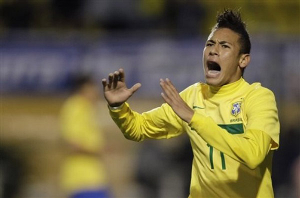 媒体人晒视频：赛后蒯纪闻安慰山东U20球员，很有大将风度（媒体人晒视频：蒯纪闻赛后安慰山东U20队员，尽显大将之风）