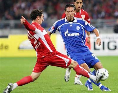 施梵宇穿卫衣练球备战路人王总决赛（施梵宇卫衣加身苦练，冲刺路人王总决赛）