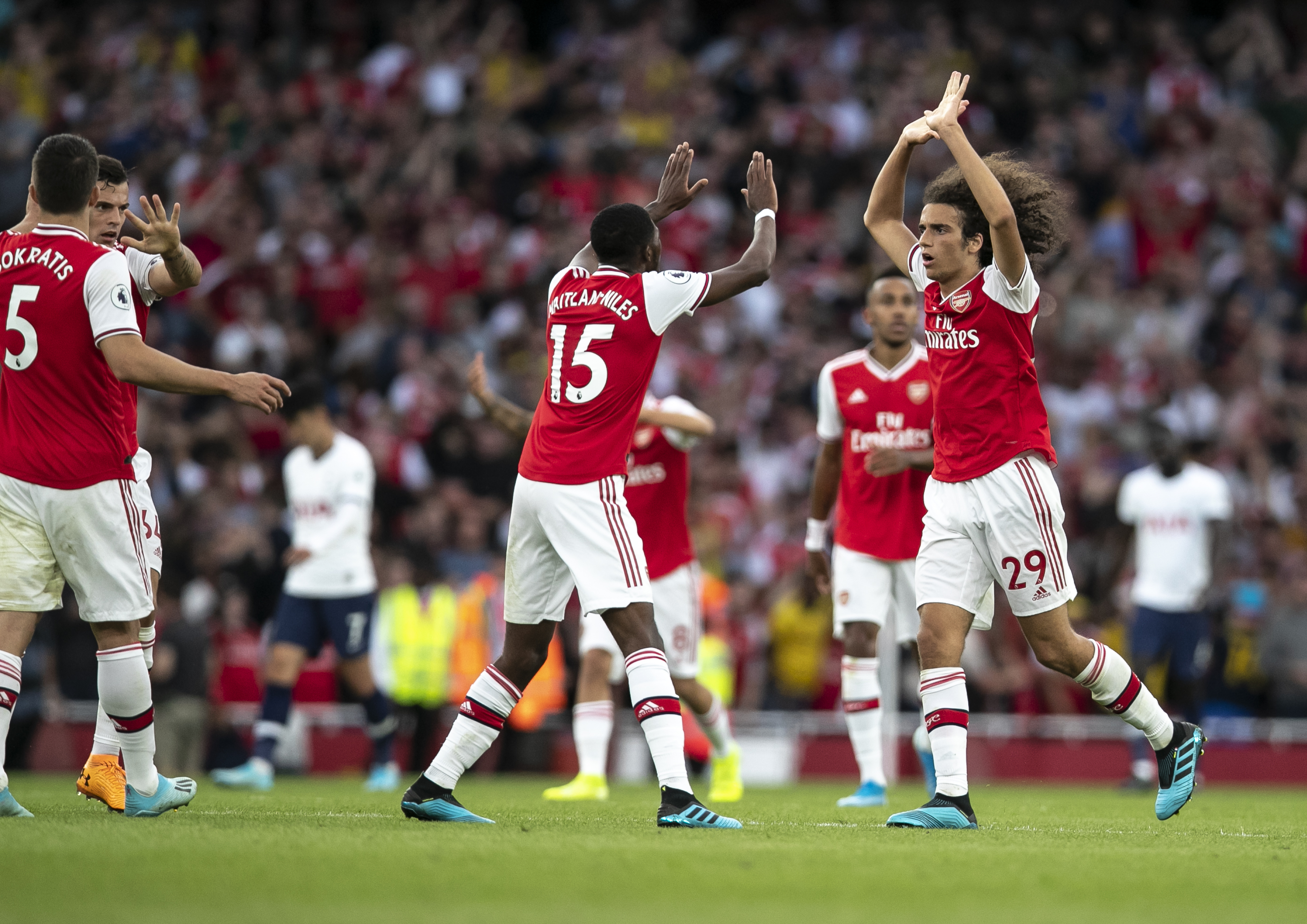 猛龙vs黄蜂伤病报告：巴雷特、康诺顿和约什·格林缺席（猛龙战黄蜂伤停名单：巴雷特、康诺顿、约什·格林缺阵）