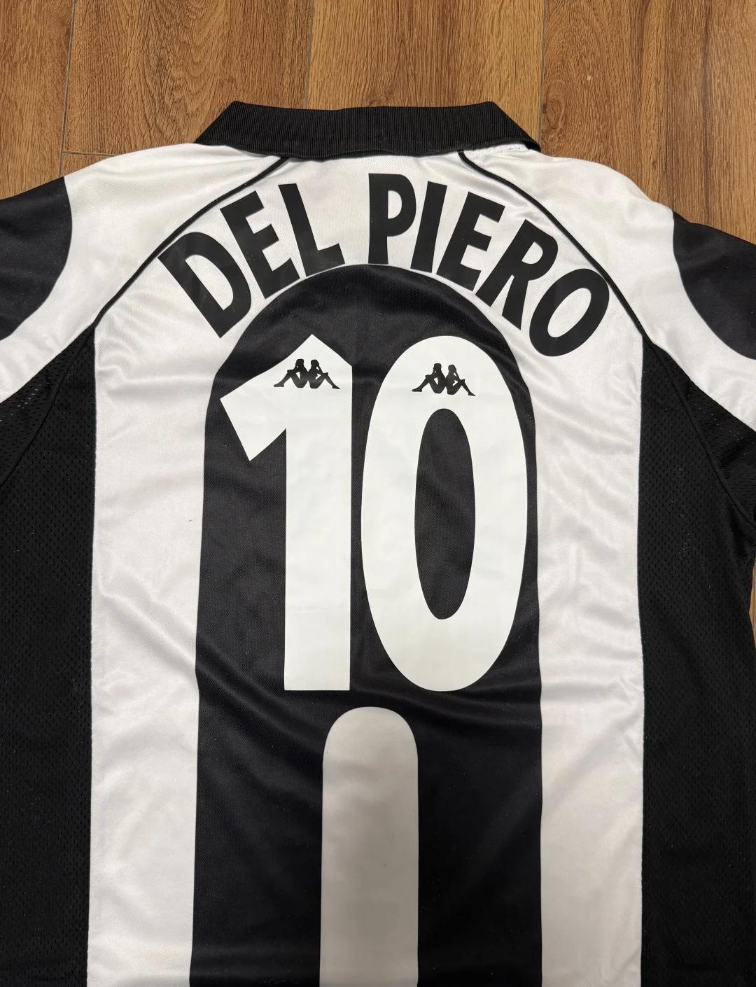 队报球迷票选2025年度11人：中前场巴萨占3席，锋线姆巴佩+登贝莱（队报球迷评选2025年度最佳11人：巴萨中前场占三席，锋线姆巴佩联手登贝莱）