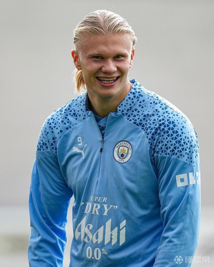 姆巴佩欧冠生涯已5次戴帽，仅次于梅西、C罗和莱万（姆巴佩欧冠第5次上演帽子戏法，历史仅逊梅西、C罗与莱万）