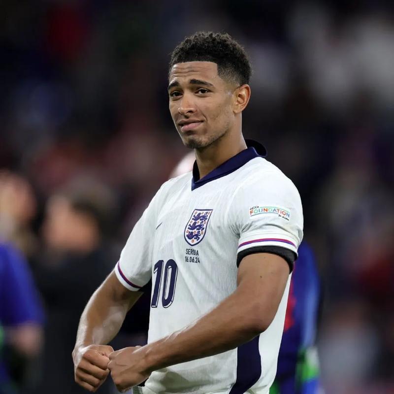 巴黎圣日耳曼姆巴佩梅开二度（巴黎圣日耳曼前锋姆巴佩两度建功）