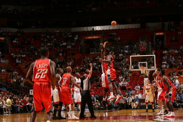 RMC：巴黎大巴被毕包球迷石块袭击，所幸并无人员受伤（RMC：毕包球迷向巴黎大巴投掷石块，所幸无人受伤）