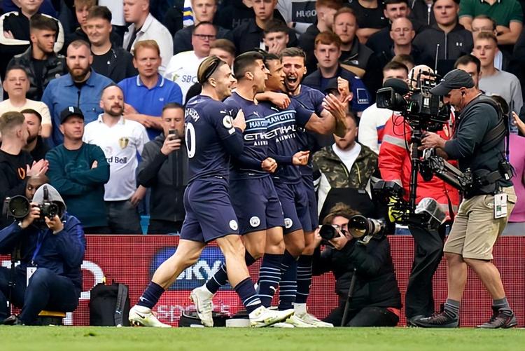 场边教练的表情太真实（场边教练的表情太到位）