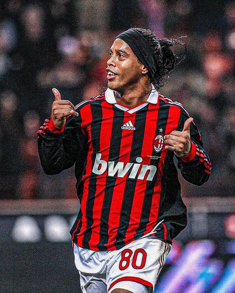 都体：DV9肌肉不适但伤情不重，保险起见周末联赛会替补（都体：DV9肌肉轻微不适无大碍，周末联赛为稳妥将从替补席出发）