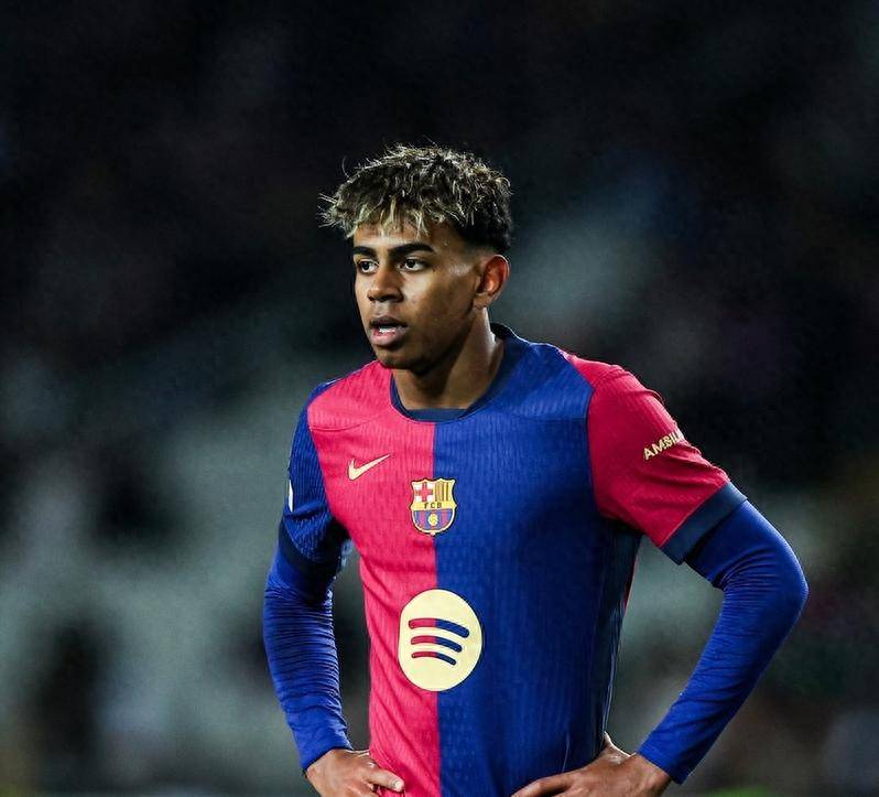 李帅与海港球迷同庆：尊敬的四星球迷，冠军是我们一起拿到的（李帅与海港球迷同庆：致敬四星球迷，冠军属于我们所有人）