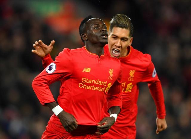 欧文突破防守助攻制胜（欧文强突分球助队绝杀）