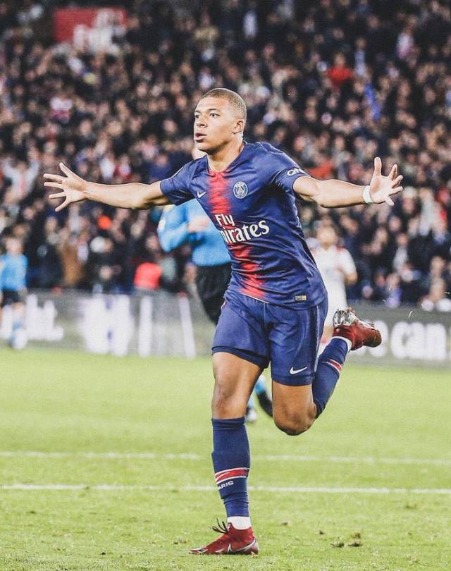 王燊超：最高兴的事是冠军留在了上海；中超整体水平在进步（王燊超：最欣慰冠军留在上海，中超整体水平稳步提升）