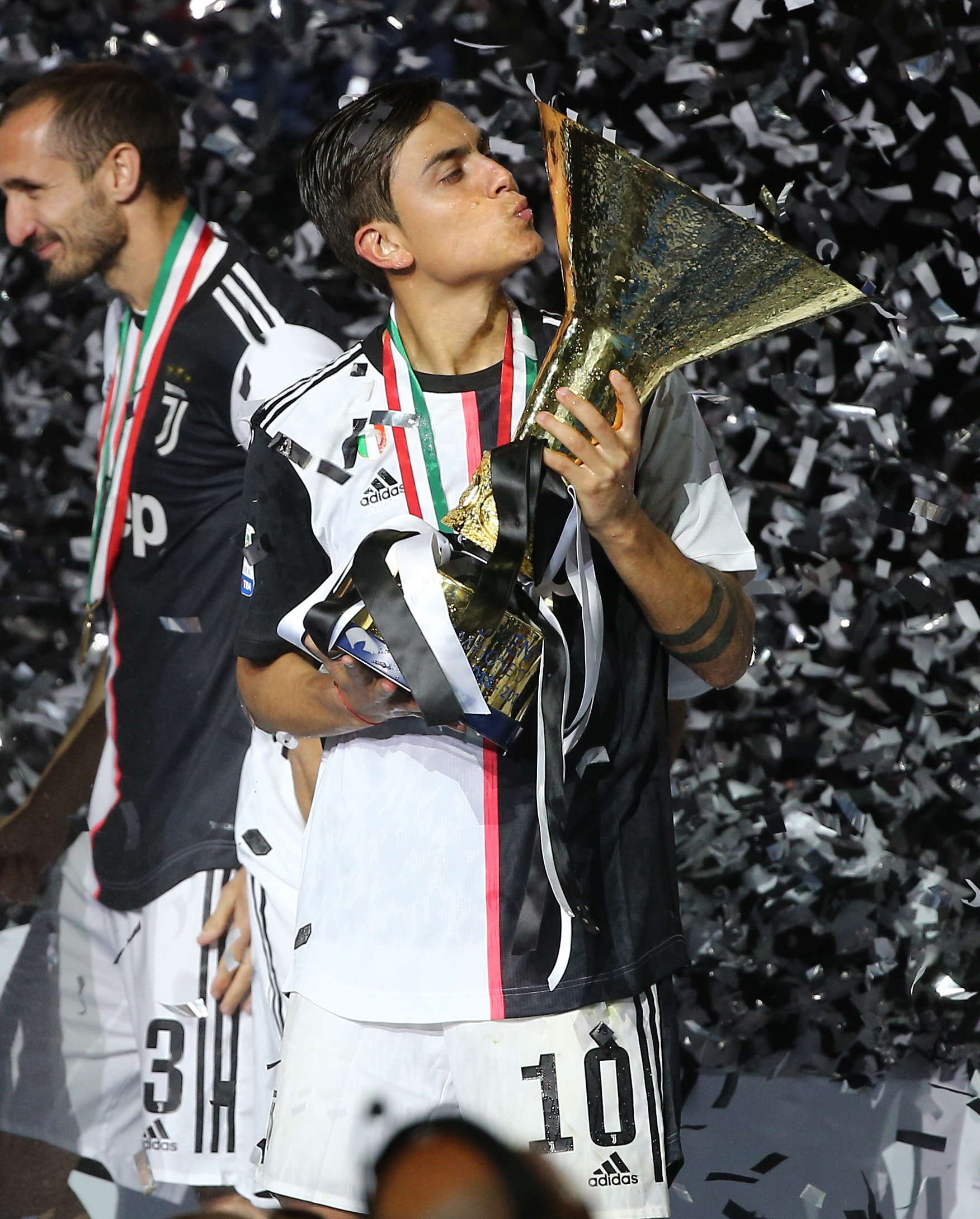 奥斯卡离队、武磊伤缺仍夺冠，海港是目前国内最好的球队吗？（奥斯卡离开、武磊伤停仍封王，海港已是国内最强队吗？）