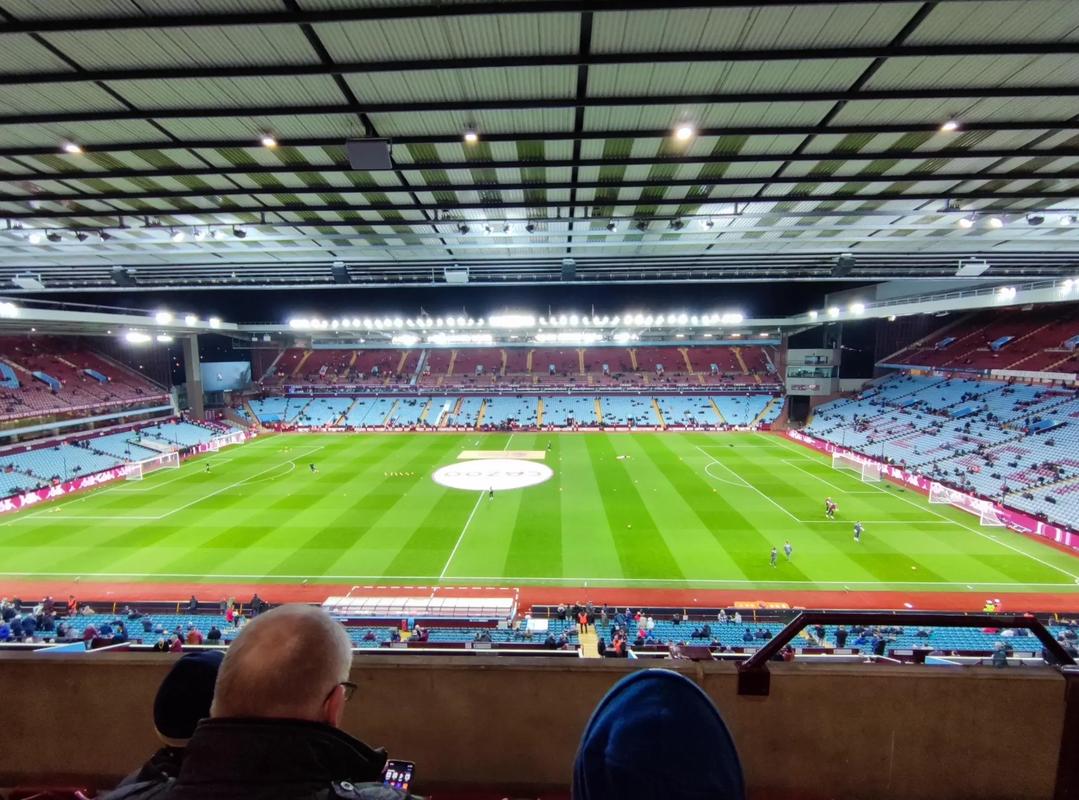 1-4！五大联赛首支降级队浮现：炒掉主帅白搭！9连败+15轮0胜垫底（1-4惨败！五大联赛首支降级预定队现身：换帅无用，9连败+15轮不胜仍垫底）