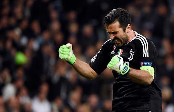 记者：曼联有意阿贾克斯17岁中场乔西-莫基奥（记者称曼联看中阿贾克斯17岁中场新星乔西-莫基奥）