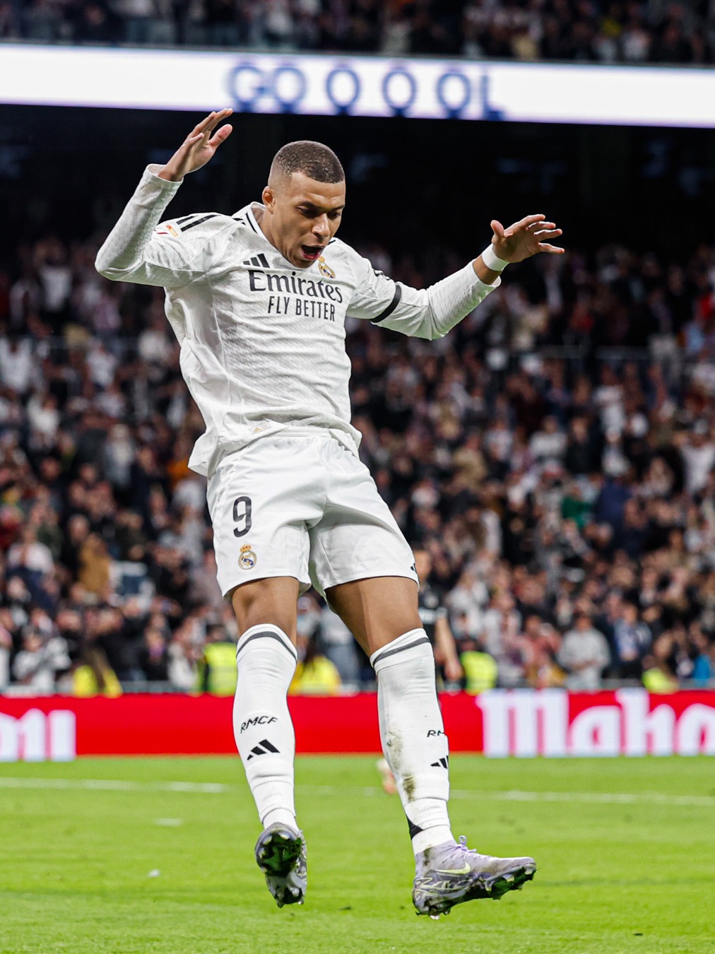 海港不会三连冠不思进取！ 连续两年被申花追着 其实硬实力还是不够（海港冲击三连冠乏力：连续两年被申花紧追，硬实力仍显不足）