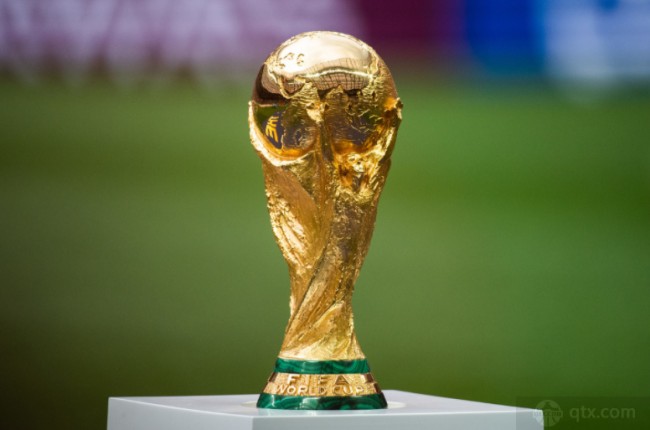 “黄袍”加身，里约热内卢基督像穿上黄潜球衣（里约基督像披上黄潜战袍）