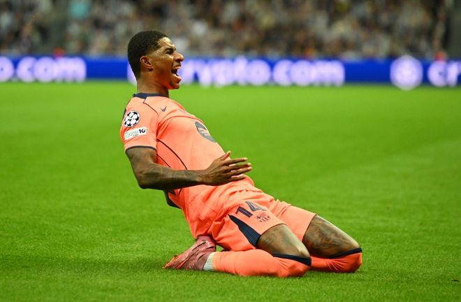 用冠军告别！雷速海报：布斯克茨&阿尔巴完成最后一舞，正式退役（以冠军谢幕！雷速海报：布斯克茨与阿尔巴上演最后一舞，正式挂靴）