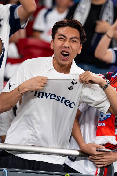 米兰官方欢迎里贝里造访米兰内洛，并发布其与迈尼昂合影（米兰官方晒照：里贝里做客米兰内洛，与迈尼昂同框）